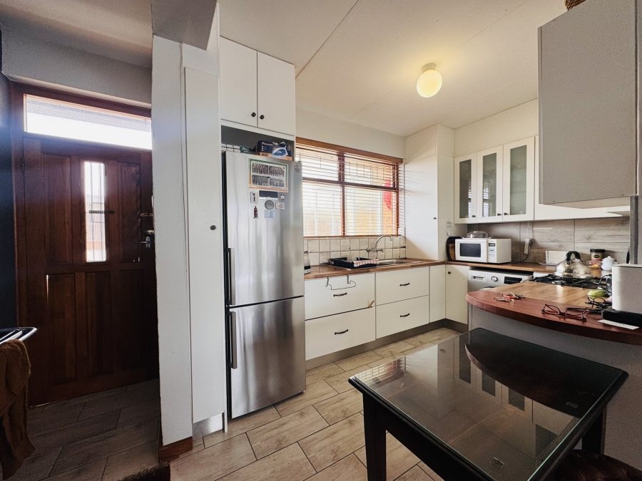 To Let 1 Bedroom Property for Rent in Strand South Western Cape